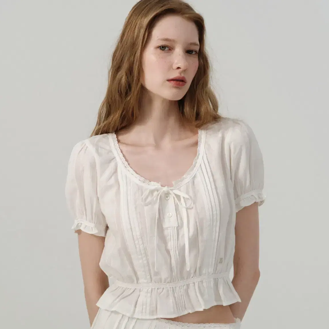 トップス the Barnnet White Sud Pleat Blouse The Barnnet White Soothe Pleative Blouse (New) on Bunjang