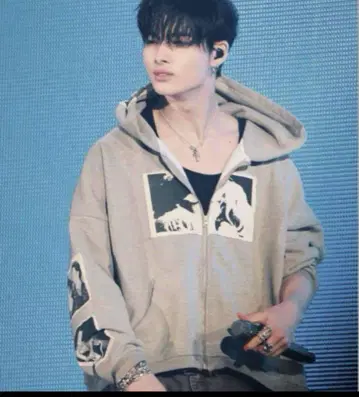 bastard 지퍼 후드티 니키 착용