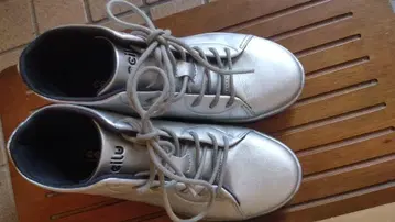 ccilu 실버 하이컷 스니커즈