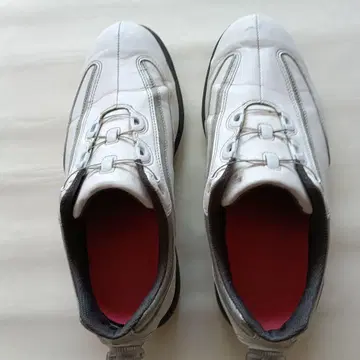 화이트 골프화 스파이크 밑창