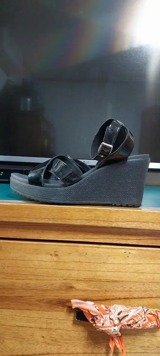 Crocs Wedge Heel Sandals W8.250