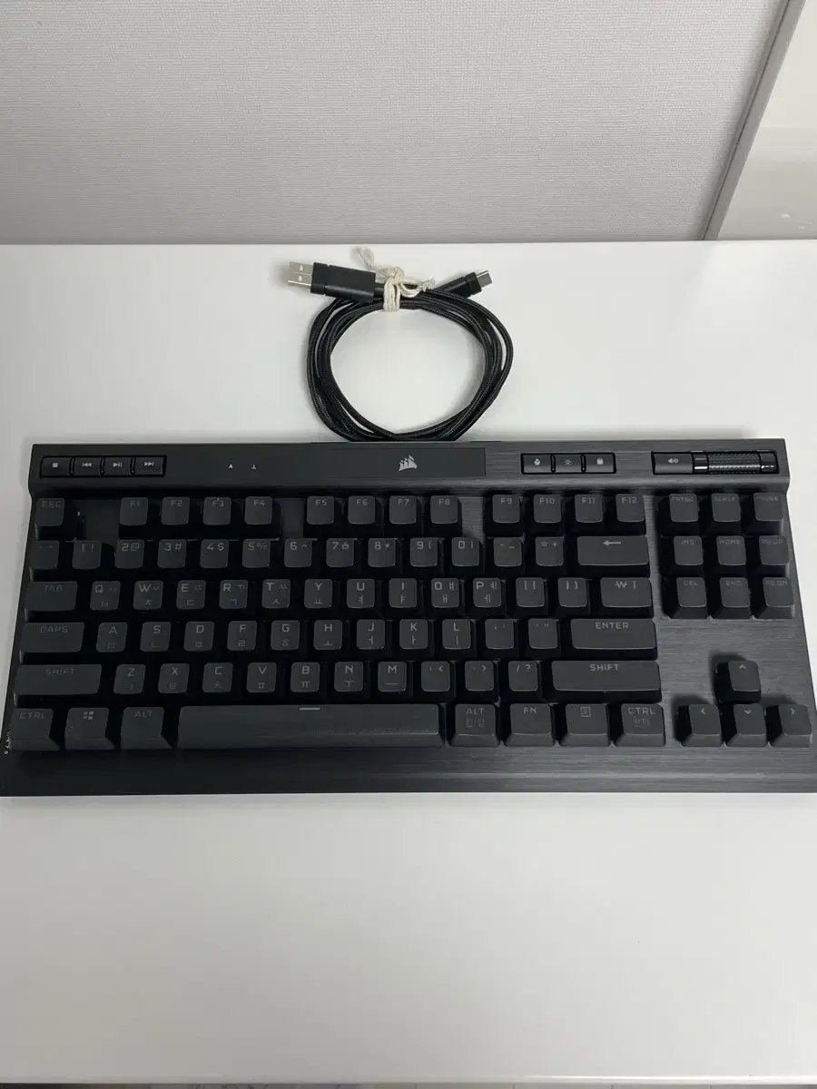 Corsair K70 RGB TKL
