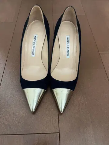 마놀로 블라닉 펌프스 22.5cm 사이즈 35
