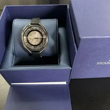 스와로브스키 크리스탈 라인 손목시계 (작동 제품)