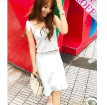 미셸 마카롱 셋업 상의 스커트 화이트