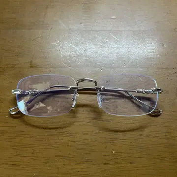 무테 안경.