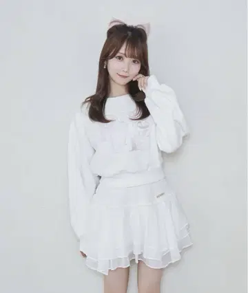 로제 뮤즈 로고 자수 스웨트 화이트