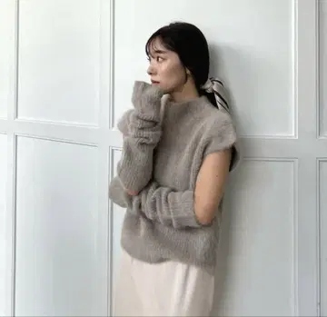 Aimeine 에메인 캐시미어 암워머가 있는 니트 헤이즐