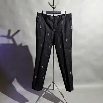 컨디션 최상 HUGO BOSS 자수 바지 48 L 상당