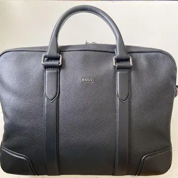 새상품 HugoBoss 블랙 가죽 브리프 케이스