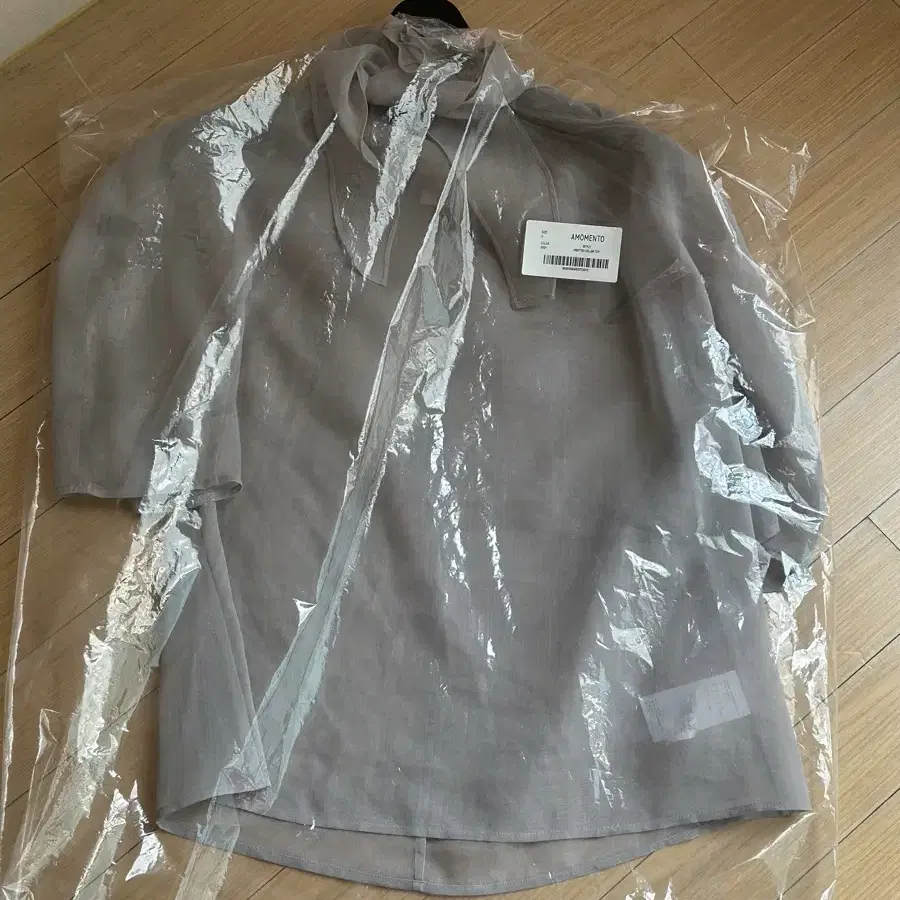 トップス AMOMENTO KNOTTED COLLAR TOP GRAY AMOMENTO Grey Knotted Collar Top | Garmentory