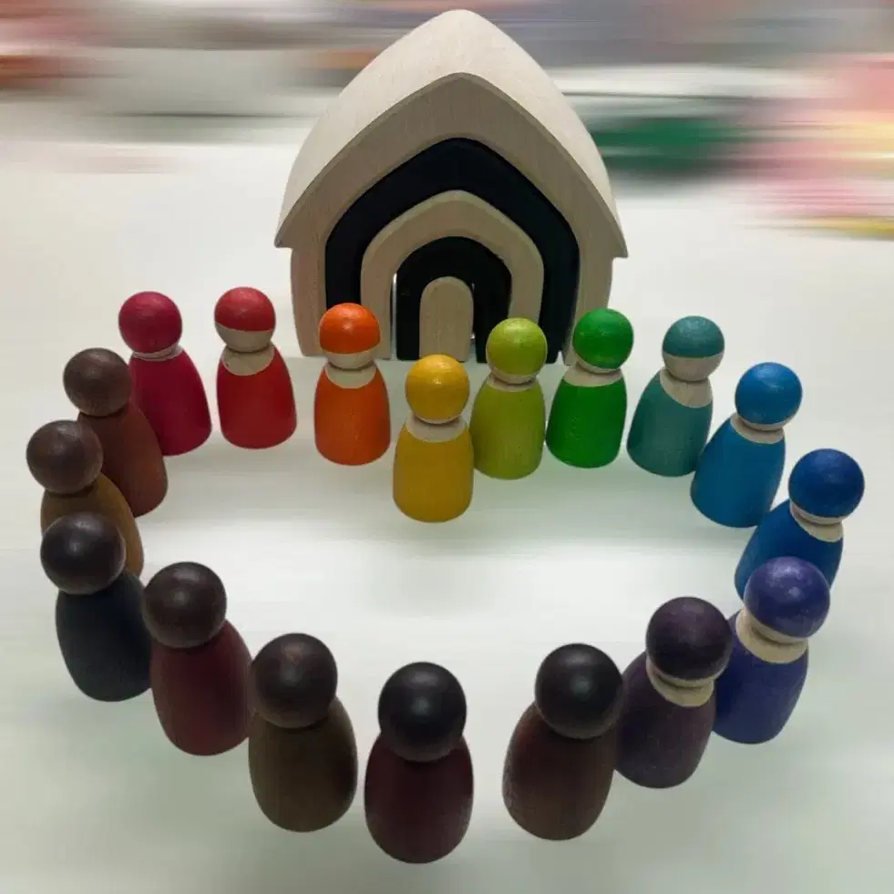 발도르프 그림스 모노크롬 하우스, 프렌즈, 레인보우 코인