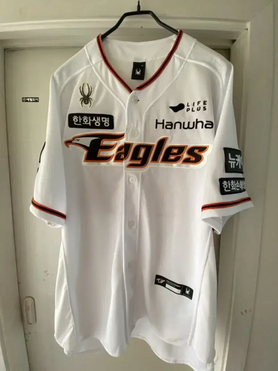 24 Hanwha Eagles Authentic