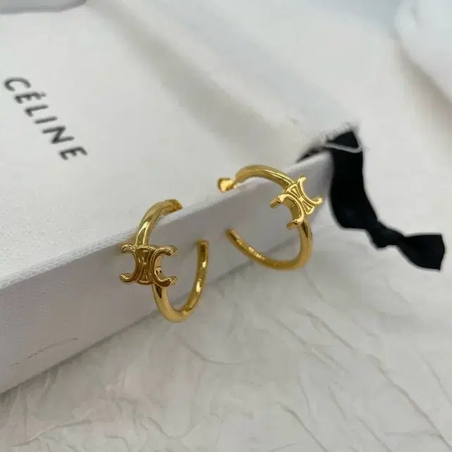 Seline Triomphe Asymmetric Hoop Earring