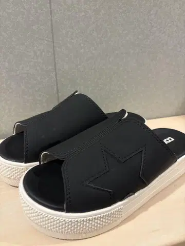 CONVERSE 블랙 슬라이드 샌들