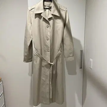 베이지 트렌치코트 허리 벨트 포함