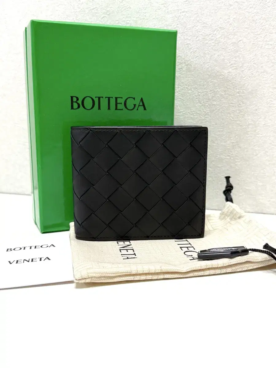 (크림새상품)보테가베네타 인트레치아토 반지갑