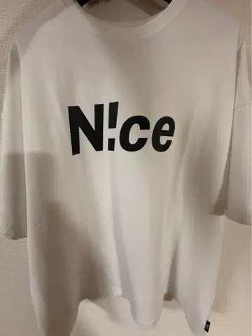 N!ce 로고 화이트 티셔츠 (L 사이즈)