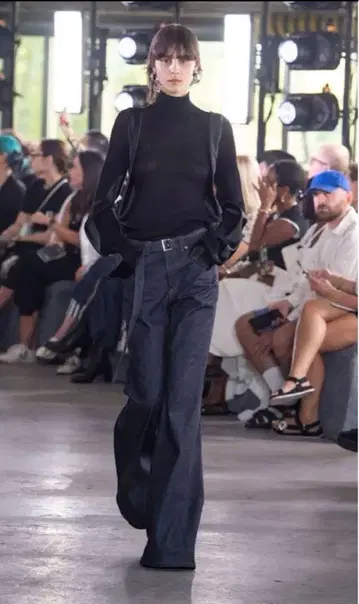 Sacai 벨트 부츠 컷 데님