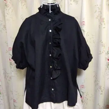 린넨 프릴 블랙 블라우스