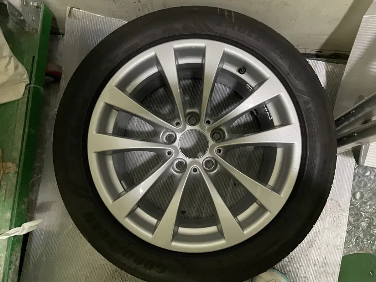 Selling BMW 17-inch wheels and tires for Porter 2
