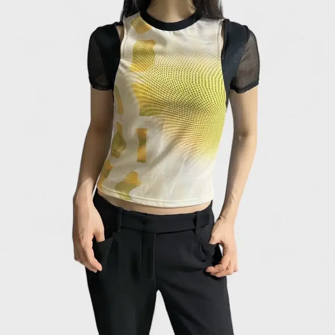 【sio seoul】SHOULDER CUT-OUT SCISSOR TOP sio seoul】SHOULDER CUT-OUT SCISSOR TOP (SIO/Tシャツ