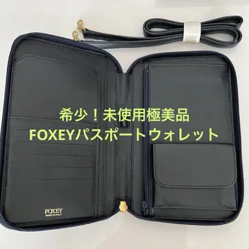 FOXEY 미사용 컨디션 최상 여권 숄더 지갑 지갑