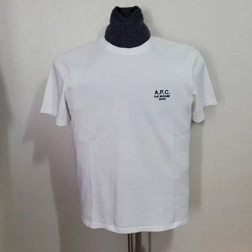 ★韓国の人気★【A.P.C.】★RAYMOND SHORT SLEEVE T SHIR.T★ ☆人気☆【A.P.C.】☆RAYMOND SHORT SLEEVE T SHIR.T☆white