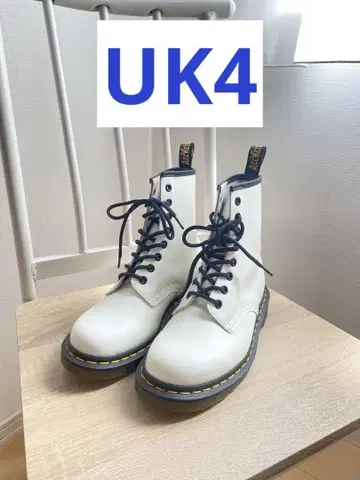 닥터마틴 UK4 8홀 흰색 화이트