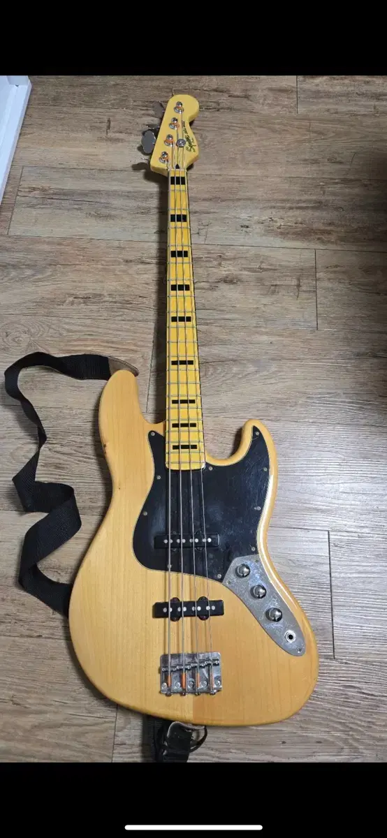 Squier Jazz Bass Vintage Modified + Vox Pathfinder