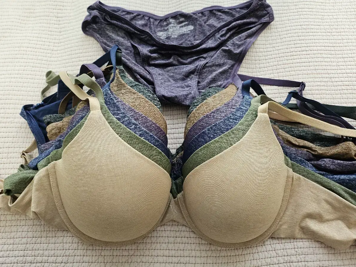 Victoria's Secret Bra and Panty Set 36B(85B)
