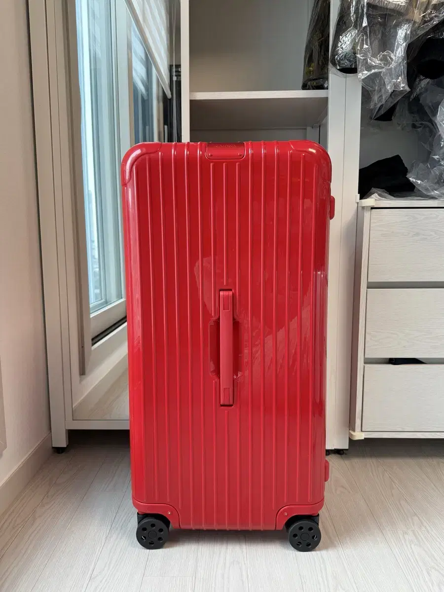 Rimowa Essential Trunk Plus Red