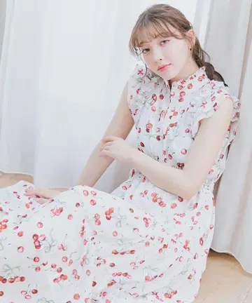 LILLIAN CARAT 전개 프린트 티어드 원피스 체리