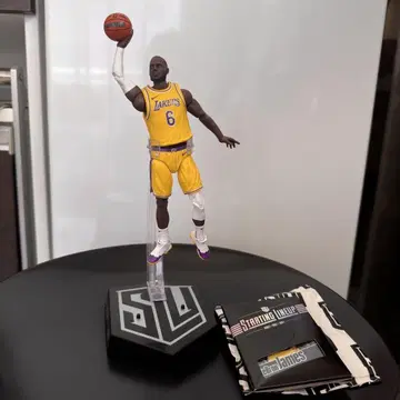 해즈브로 Starting Lineup 르브론 제임스 피규어