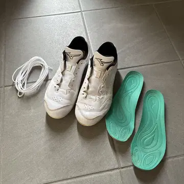 Mizuno 화이트 스파이크 슈즈 24cm