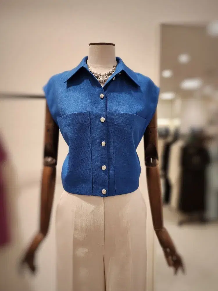 Mojo.s.phine Stand kara Neck Sleeveless Blouse