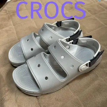 크록스 그레이 스트랩 샌들