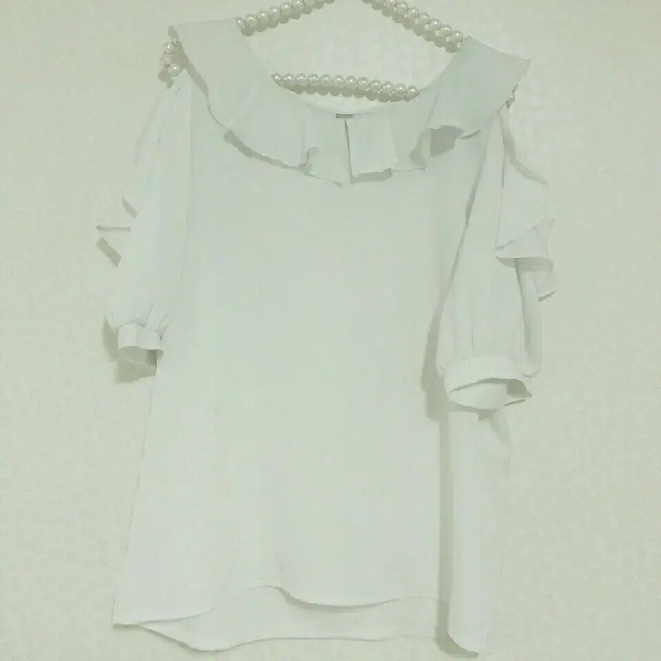 [FREE] Frill shoulder-tied blouse Same day shipping Two left