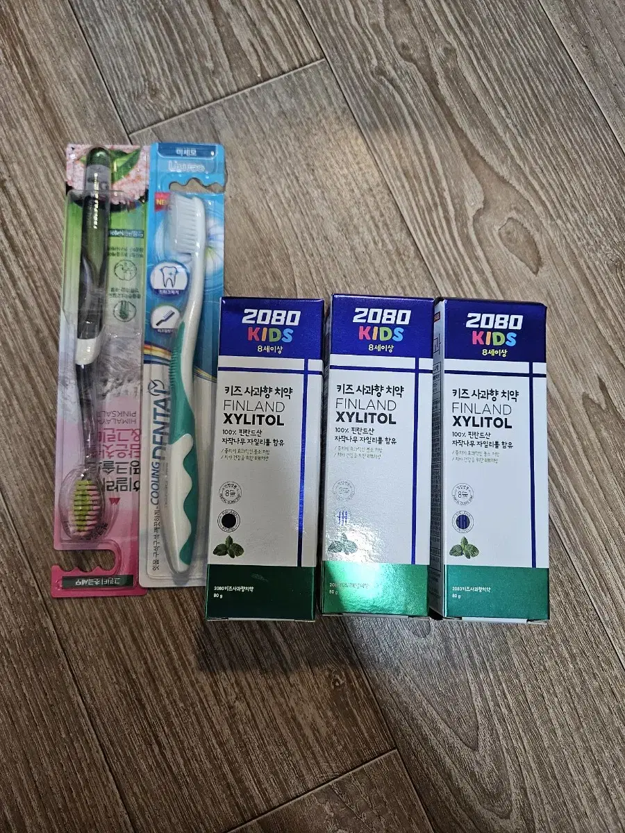 2080키즈 치약, 칫솔