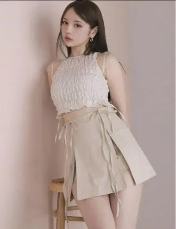 andmary 티나 미니 스커트 메이 셔링 상의