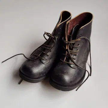 Paul Harnden 블랙 레이스업 부츠