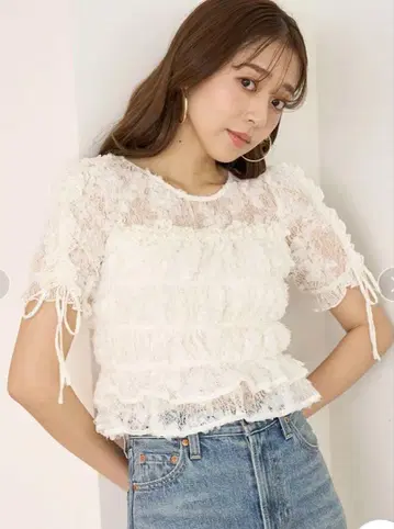 snidel 스나이델 컷 레이스 셔링 블라우스