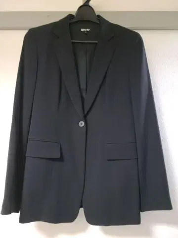 DKNY 테일러드 자켓 블랙 사이즈 2