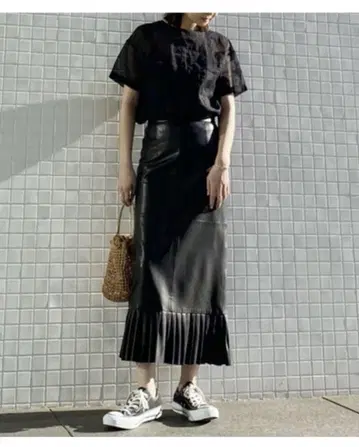 더 서드 매거진 가죽 스커트