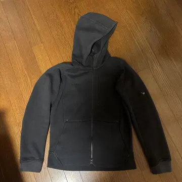 MAMMUT 블랙 후드티 L 사이즈