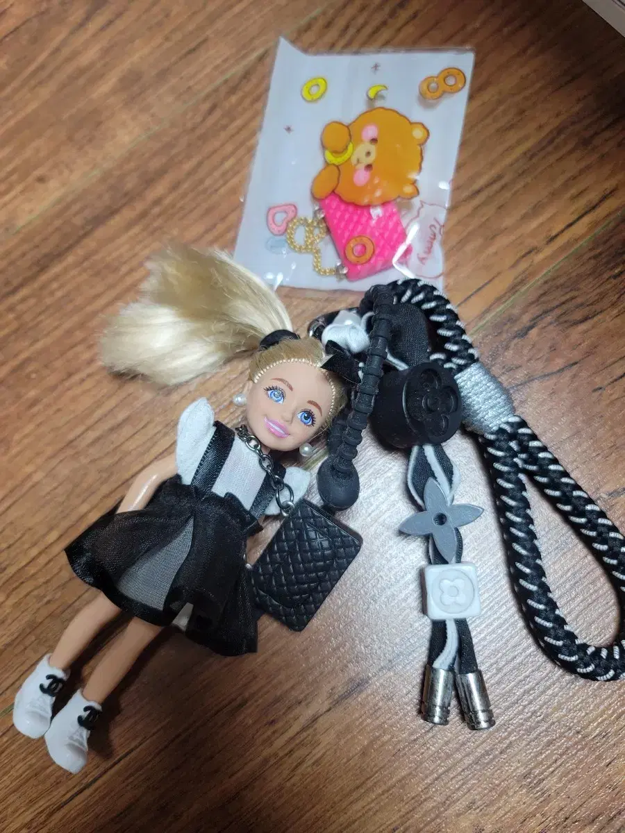 정품 바비인형키링