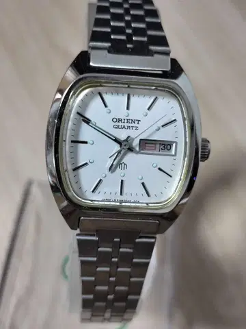 진품 ORIENT 쿼츠 LM 519304-30CK 손목시계 화이트