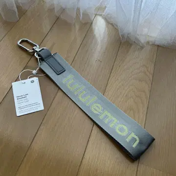 룰루레몬 네버 로스트 키체인 실버 미사용 새상품 택 포함