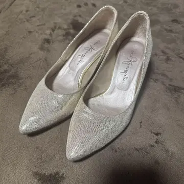 긴자 카네마츠 골드 펌프스