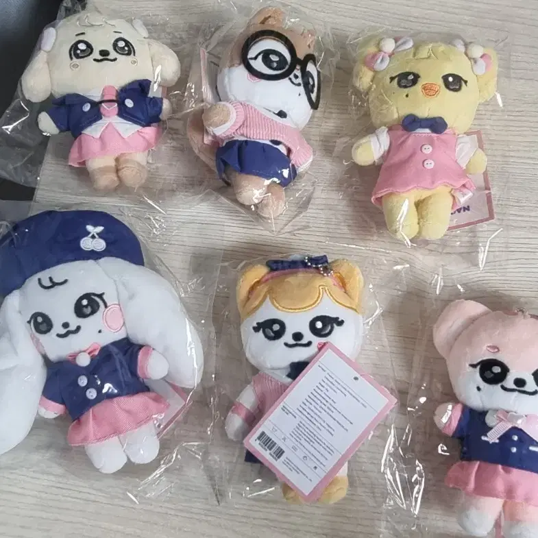 IVE MINIVE ガウル ポップアップ スクール PLUSH キーリング IVE MINIVE レイ ポップアップ スクール PLUSH キーリング